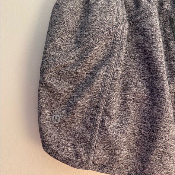 Lululemon Tracker Shorts in Heathered Grey Size 6 - Picture 3 of 6